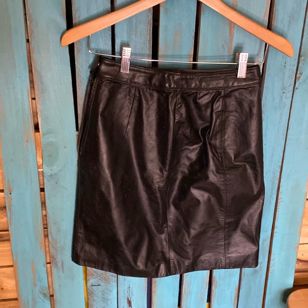 Vintage 90s Byrnes and Baker leather skirt size 6 black zip and snap side lined